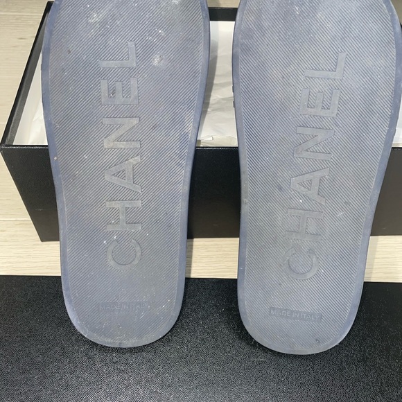EUC Women's CHANEL CC Logo Pool Slides Size 36 - Picture 6 of 7
